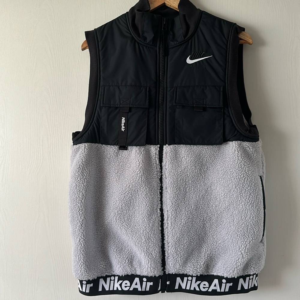 - Men’s Nike Air Sherpa vest size S Pre owned